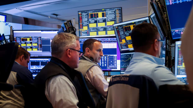 Traders work on the floor at the New York Stock Exchange (NYSE) in New York, US, on Tuesday, Sept. 2, 2025. US stocks fell on Tuesday, extending losses from Friday as Big Tech names declined and yields on 10-year Treasuries advanced, pressured by mounting corporate issuance. Photographer: Michael Nagle/Bloomberg via Getty Images