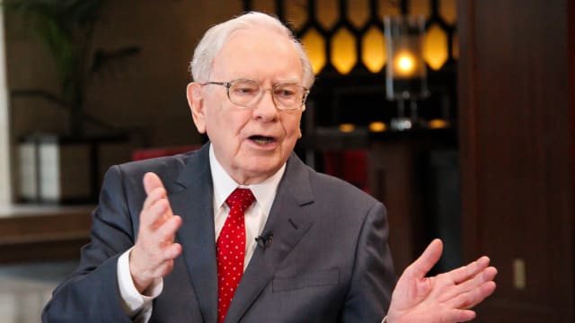 SQUAWK BOX -- Pictured: Warren Buffett, chairman and CEO of Berkshire Hathaway, and consistently ranked among the world's wealthiest people, in an interview with Squawk Box on February 29, 2016 -- (Photo by: Lacy O'Toole/CNBC/NBCU Photo Bank/NBCUniversal via Getty Images)