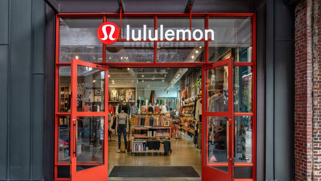 Lululemon accused of issue customers should know about - TheStreet