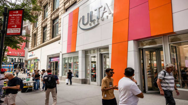 Ulta Beauty U.S. storefront with people walking outside. lead.