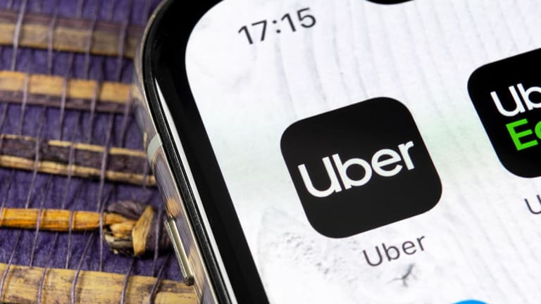 15 Best Tips for Uber Eats Drivers in 2024 (To earn more money)