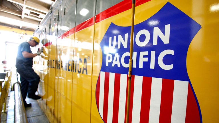 Union Pacific, Praxair, Trinity Industries: 'Mad Money' Lightning Round