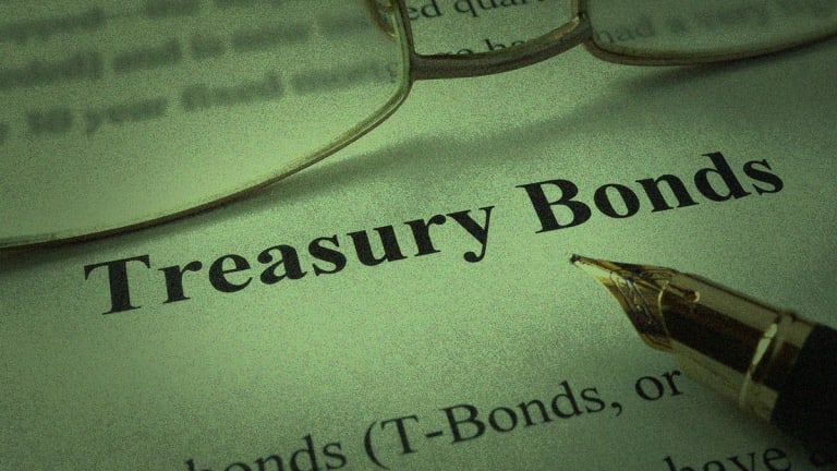 US Treasury Bond Yields Tumble, Sending Curve Signals of Recession Blinking Red
