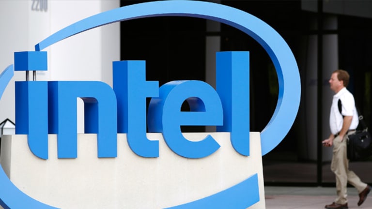 Why Warren Buffett Would Buy Intel's Stock Now