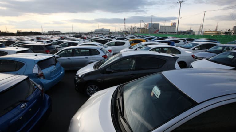 Auto Sales Keep Climbing in 2013