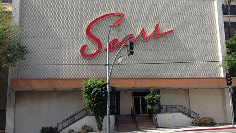16 Pathetic Pictures From an Iconic L.A. Sears Store That's Now a Dump