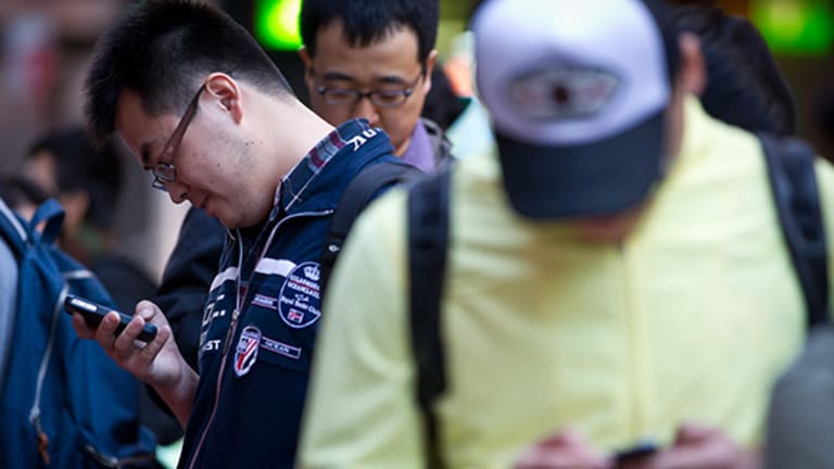 The World Agrees, 'Dumb' Phones Are Out