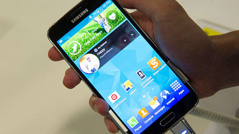 Samsung Boots Galaxy Smartphone Design Boss