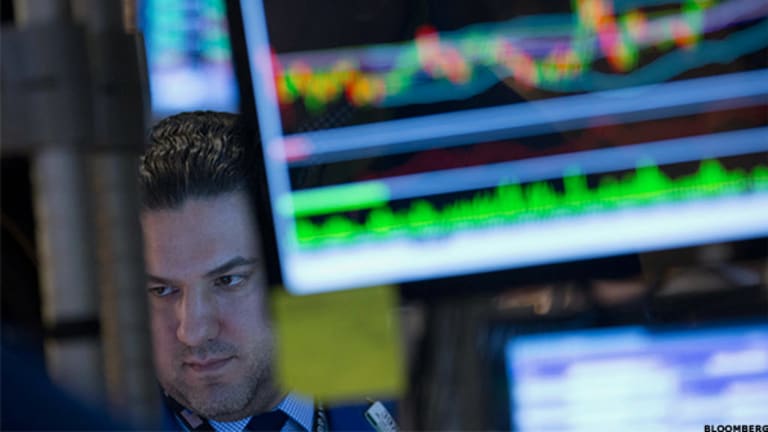 Deere (DE) Stock Lower Ahead of Tomorrow’s Earnings Report