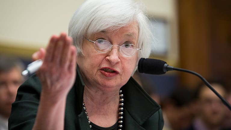 Top Brass at Goldman Sachs and JPMorgan Disagree on Fed Rate Hike