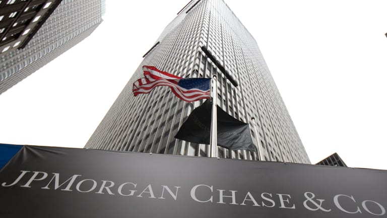 JPMorgan's Dimon Sees Economic 'Momentum' Building as Trading Surges