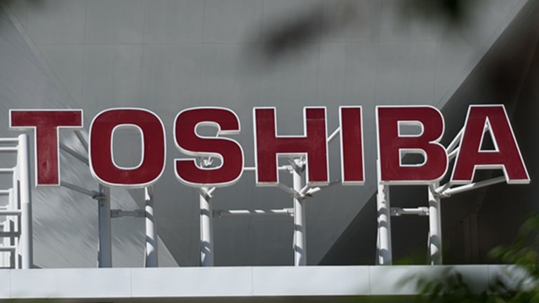 Toshiba Rides Smartphone Wave as It Tries to Escape 2015 Accounting Scandal