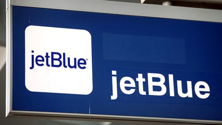 JetBlue Gets a Downgrade Along With Kudos for Capacity Growth Cuts