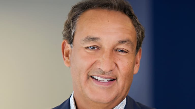 United Airlines CEO Is Getting Ripped to Shreds by Lawmakers