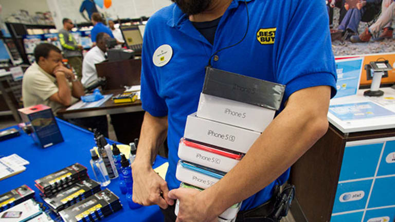 3 Reasons Why Best Buy's Stock Is Getting Crushed