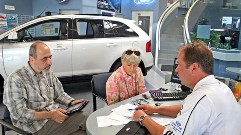 How to Out-Negotiate an Auto Dealership Salesperson And Win Every Time