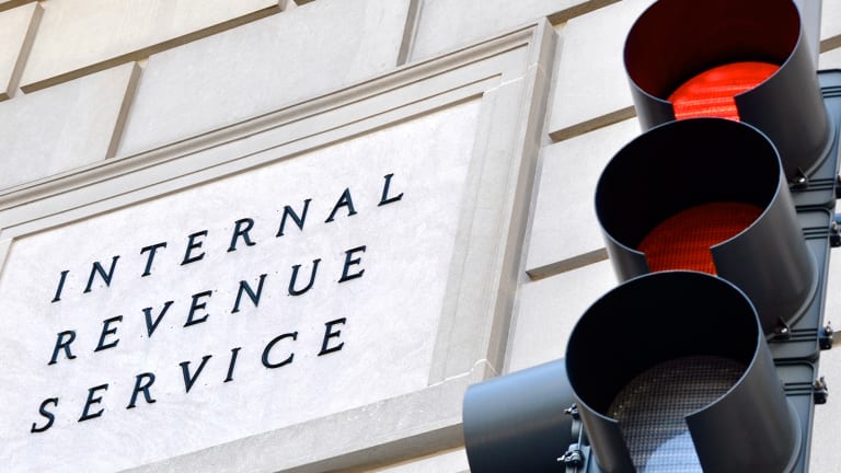 How to Avoid the IRS $3,000 Capital Loss Deduction Rule