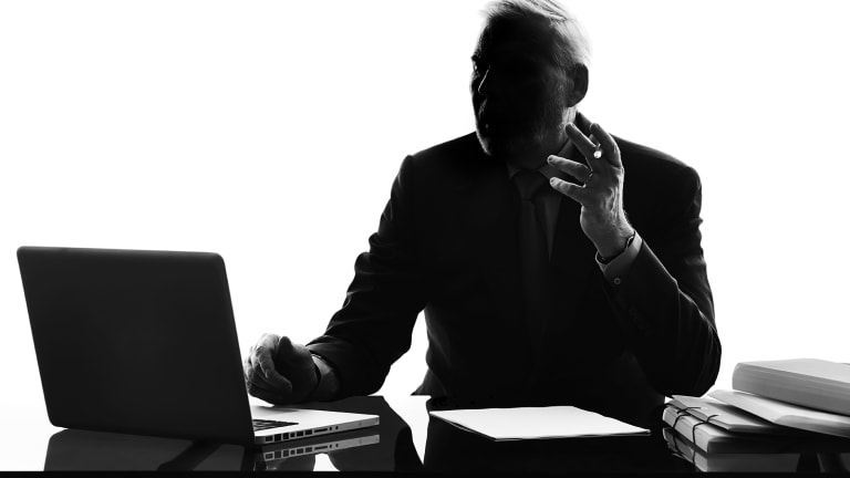 When Is It Good to Be A Naïve Investor?