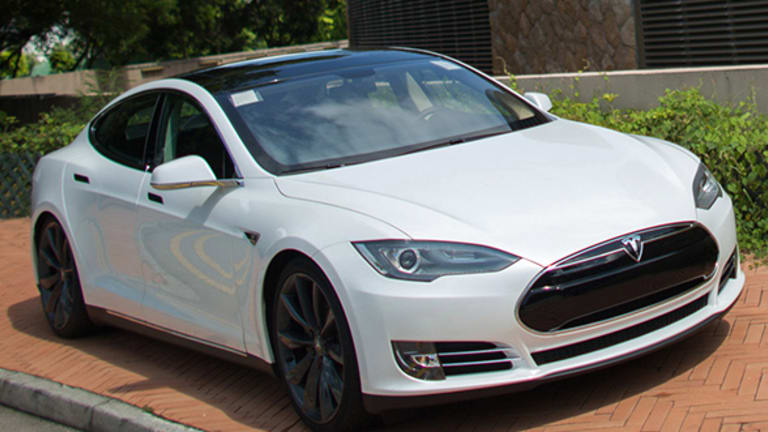Tesla Driving Author Offers Green Energy Plays