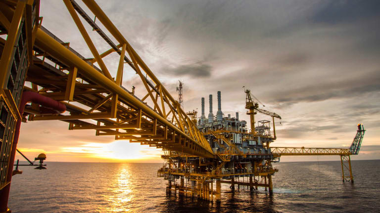 Kinder Morgan (KMI) Stock Declines as Oil Prices Retreat