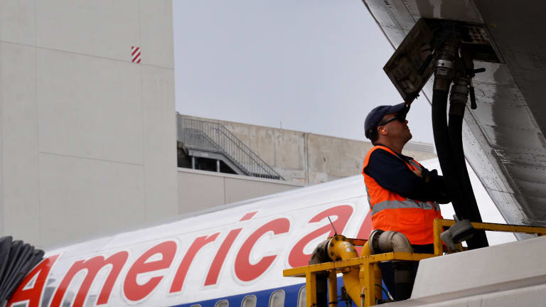 Labor Demands Will Challenge U.S. Airlines in 2016, Analyst Says