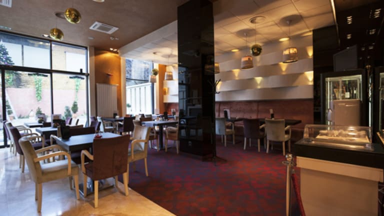 The Top Five Reasons to Never Eat at a Hotel or Resort Restaurant