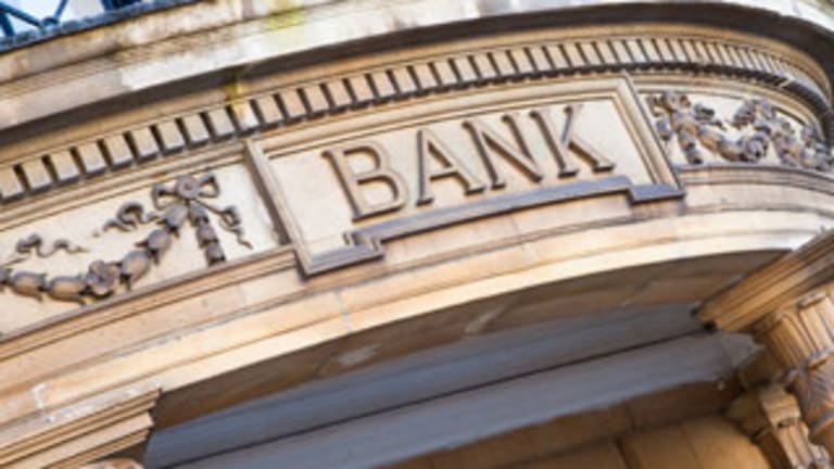 3 Growing Bank Stocks for Black Friday