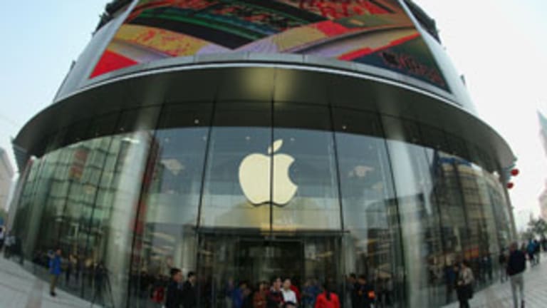 Apple Poised to Move Higher as Wall Street Takes Notice