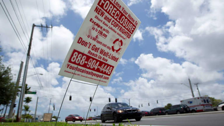 Foreclosures Sink Back to 2007 Levels