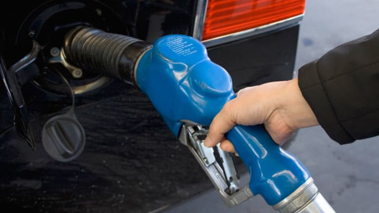 How to Save Money on Rising Gas Prices This Memorial Day Weekend