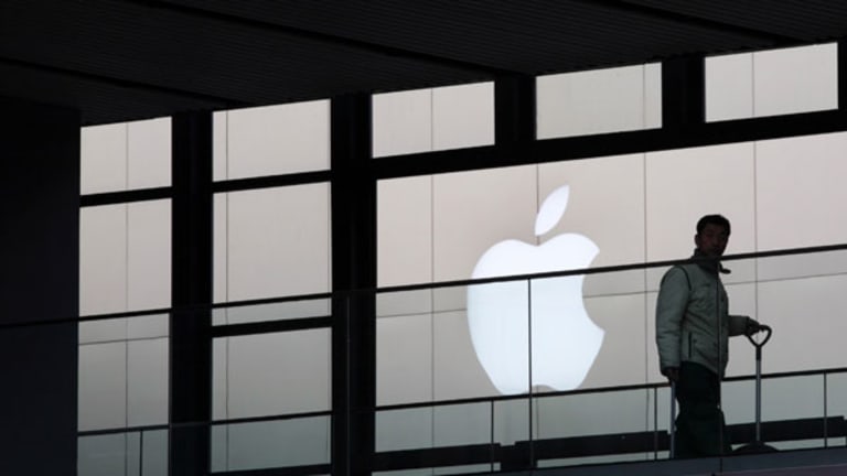 Apple Shares Succumb to Panic Selling as Growth Slows (Update1)