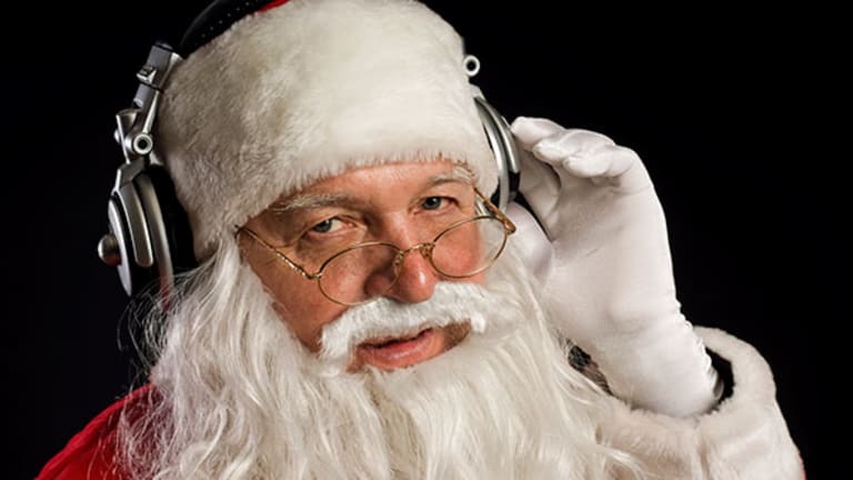 5 Reasons to Just Surrender to Holiday Radio Now