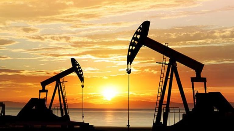 As US Producers Struggle With Sub-$45 Oil, Baker Hughes' Rig Count Falls