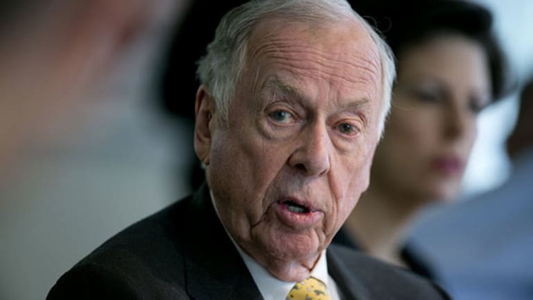 T. Boone Pickens, Famed Corporate Raider, Takes 'Texas-Sized' Fall