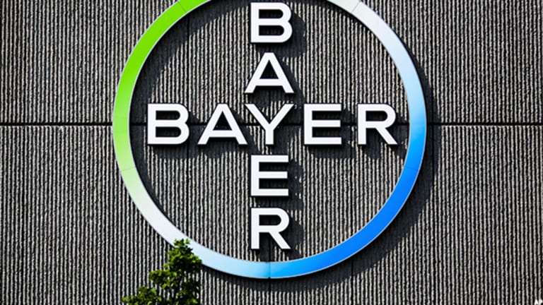 Bayer Shares Dip After Group Pushes Monsanto Closing Date into 'Early 2018'