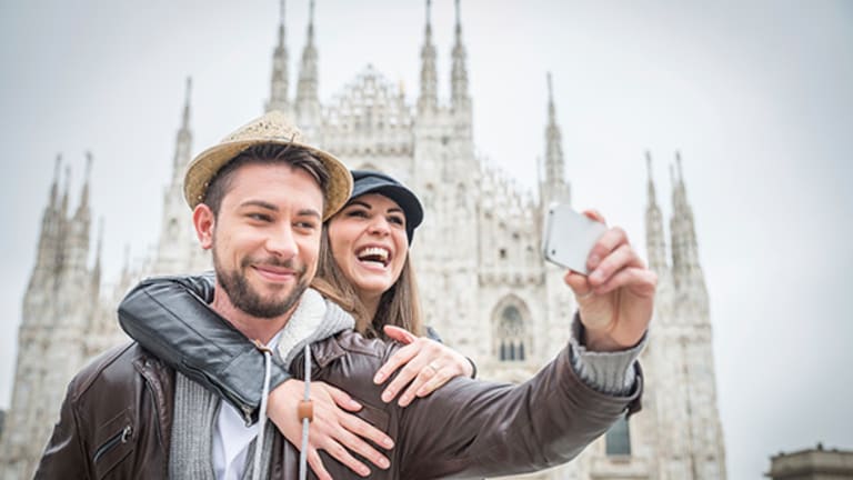 Will Shutterstock (SSTK) Stock Rise on Favorable Cantor Fitzgerald Outlook?