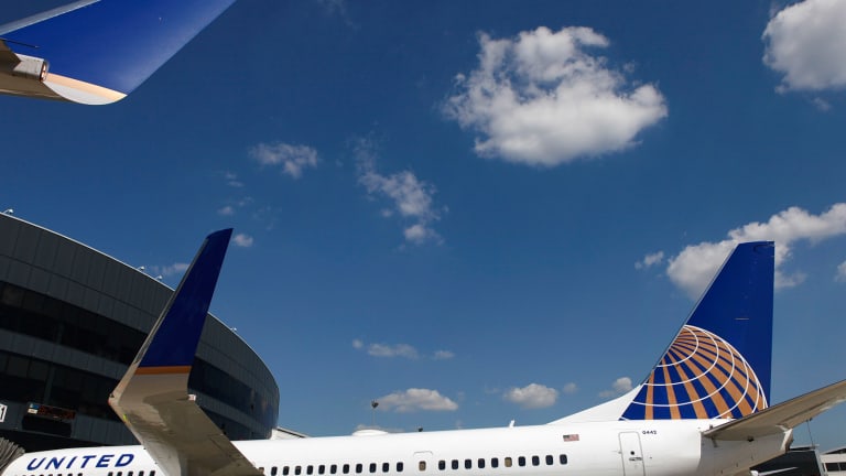 United Airlines Continues to Confound Investors and Analysts