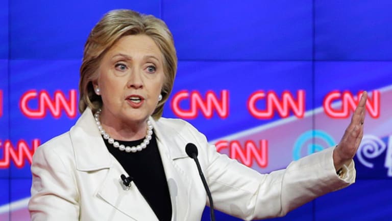 Clinton Eyes Big Bank Breakup if They Continue to Fail 'Living Wills'