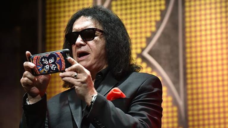 Apple Has One Great Believer: Kiss Legend Gene Simmons