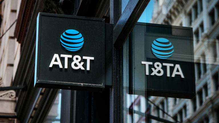 KeyBanc Downgrades AT&T (T) to Underweight