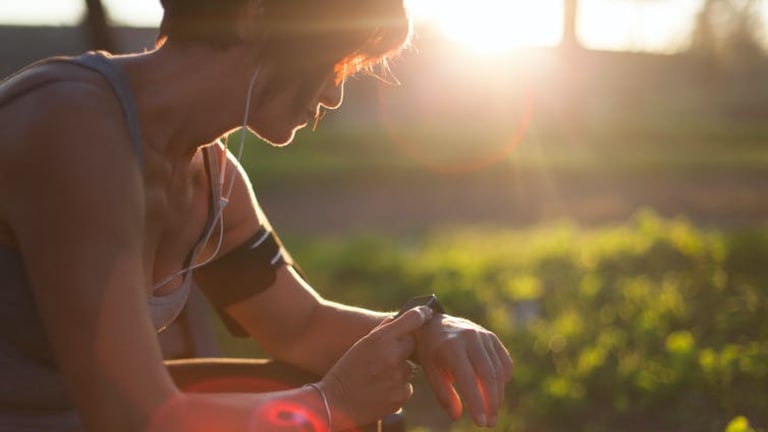 Wearable fitness devices deliver early warning of possible COVID-19 infection