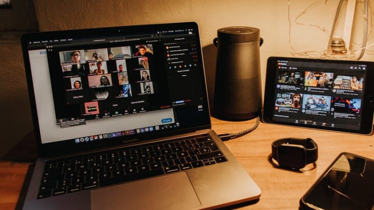 Don’t say goodbye to Zoom yet: most people want to get back to the office, but not for the full week