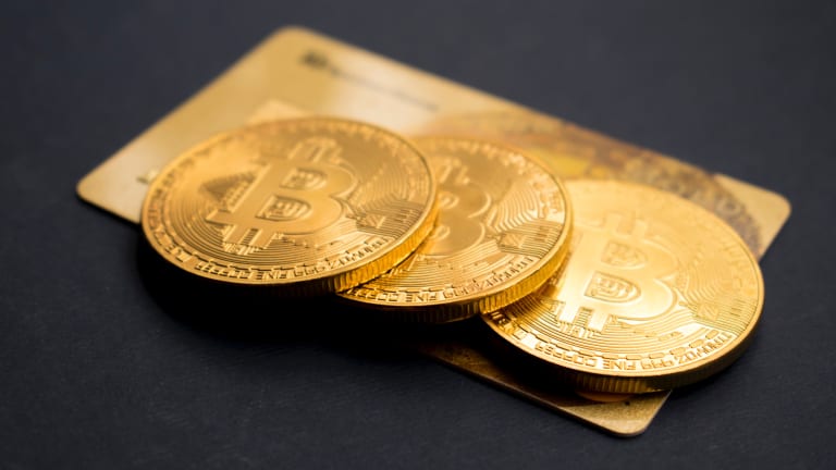 Fed's Powell Sees Bitcoin as Gold Substitute