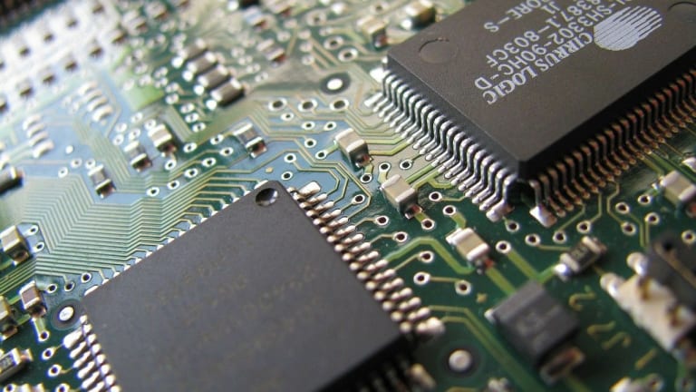 Apple's Revenue Warning Makes Chip Stocks An Instant Sell