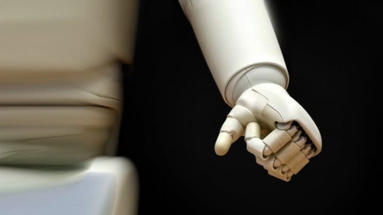 Consciousness and free will - the aces up our sleeves when competing with robots