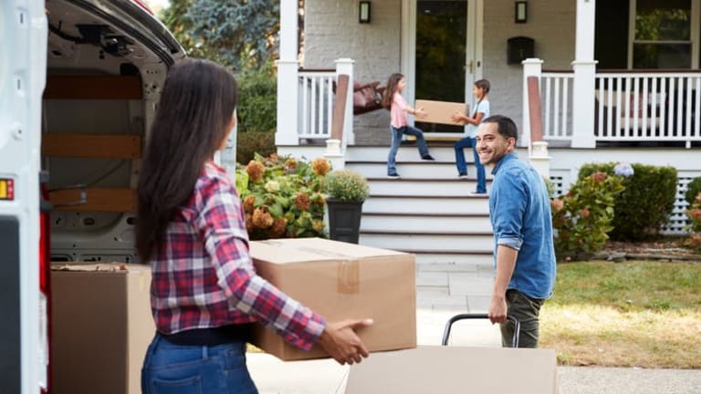 Why Americans are staying put, instead of moving to a new city or state