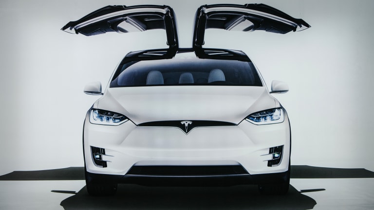 Analysts See Continued Growth for Tesla