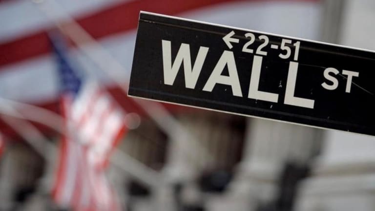 Wall Street on Apple: How Deep Is Your Love?