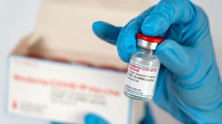 Why Moderna won’t share rights to the COVID-19 vaccine with the government that paid for its development