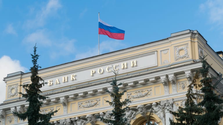 Amid War, Russia's Central Bank Still Calls for Banning Crypto